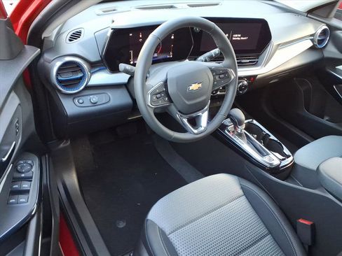 New 2026 Chevrolet Trax LT w/ Driver Confidence Package image 12