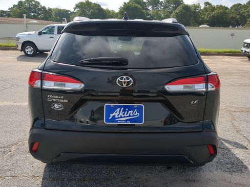 Used 2024 Toyota Corolla Cross LE FWD image 4