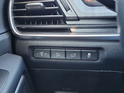 Used 2024 Kia Telluride EX w/ EX Captain's Chair Package image 15