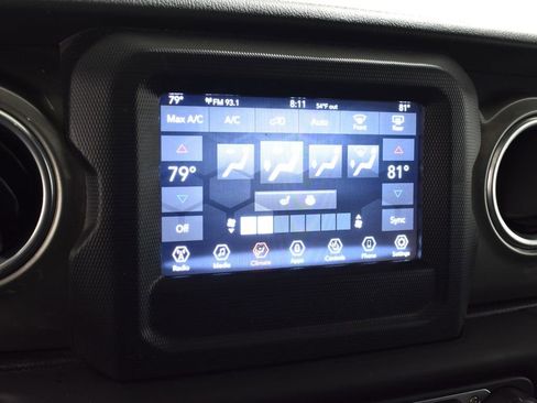 Used 2018 Jeep Wrangler Unlimited Sahara w/ Cold Weather Group image 22