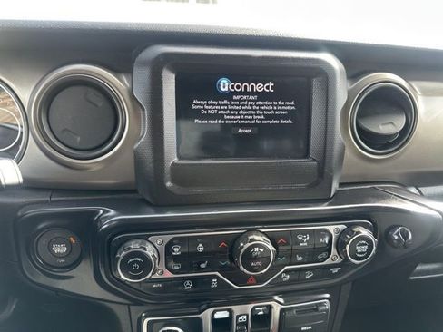 Used 2019 Jeep Wrangler Unlimited Sport S image 28