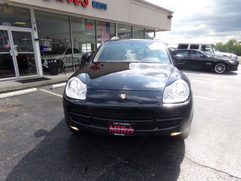 Used 2005 Porsche Cayenne S image 2