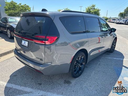 Used 2025 Chrysler Pacifica Limited AWD/4WD image 22