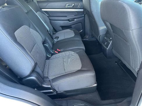 Used 2018 Ford Explorer XLT image 25