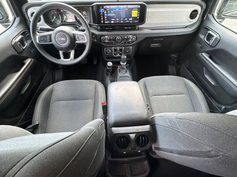 Used 2025 Jeep Wrangler Unlimited Sahara w/ Safety Group AWD/4WD image 24