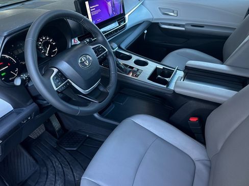 Certified 2025 Toyota Sienna XLE w/ XLE Plus Package AWD/4WD image 9