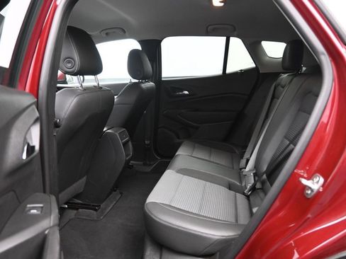 Used 2025 Chevrolet Trax LT FWD image 25