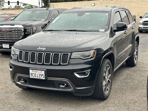Used 2018 Jeep Grand Cherokee Limited image 3