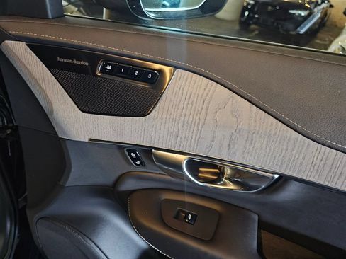 Certified 2025 Volvo XC90 B6 Ultra w/ Protection Package Premier AWD/4WD image 11