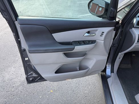 Used 2016 Honda Odyssey Touring Elite image 9