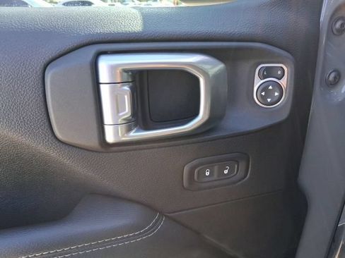 Used 2022 Jeep Wrangler Unlimited Sahara AWD/4WD image 9