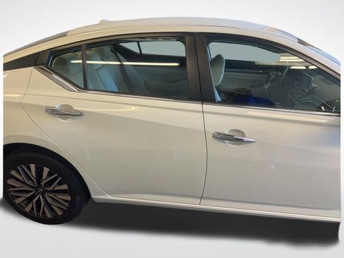 Used 2023 Nissan Altima 2.5 SV AWD/4WD image 7