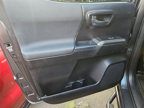 Used 2017 Toyota Tacoma image 14
