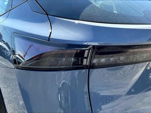 Used 2023 Nissan Ariya AWD image 41