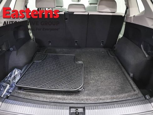 Used 2023 Volkswagen Tiguan SE AWD/4WD image 9