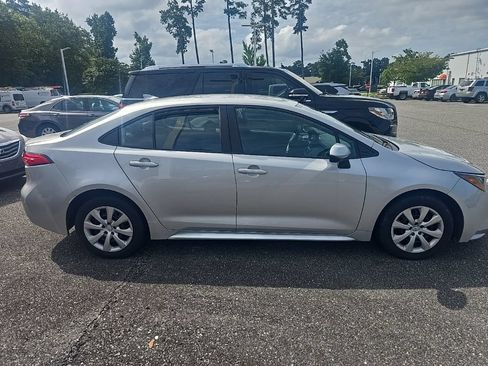 Used 2024 Toyota Corolla LE FWD image 4