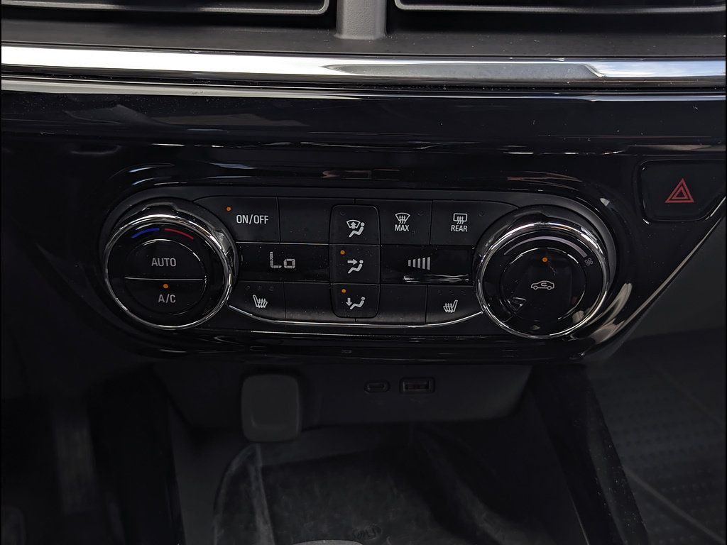Used 2026 Chevrolet Trax RS w/ Sunroof Package FWD image 31