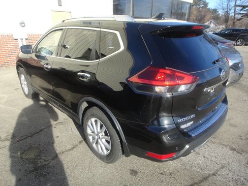 Used 2019 Nissan Rogue SV image 4