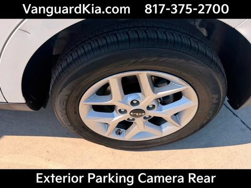 Certified 2025 Kia Soul LX w/ LX Technology Package FWD image 9
