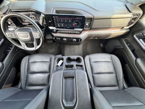 Used 2025 GMC Sierra 1500 SLT image 2