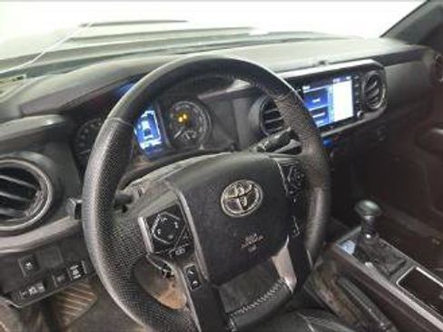 Used 2022 Toyota Tacoma TRD Sport w/ TRD Premium Sport Package AWD/4WD image 16