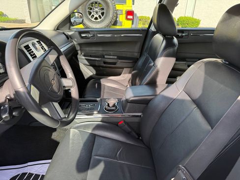 Used 2009 Chrysler 300 Touring RWD image 14