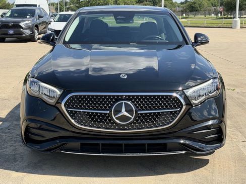 Used 2025 Mercedes-Benz E 350 4MATIC Sedan image 3