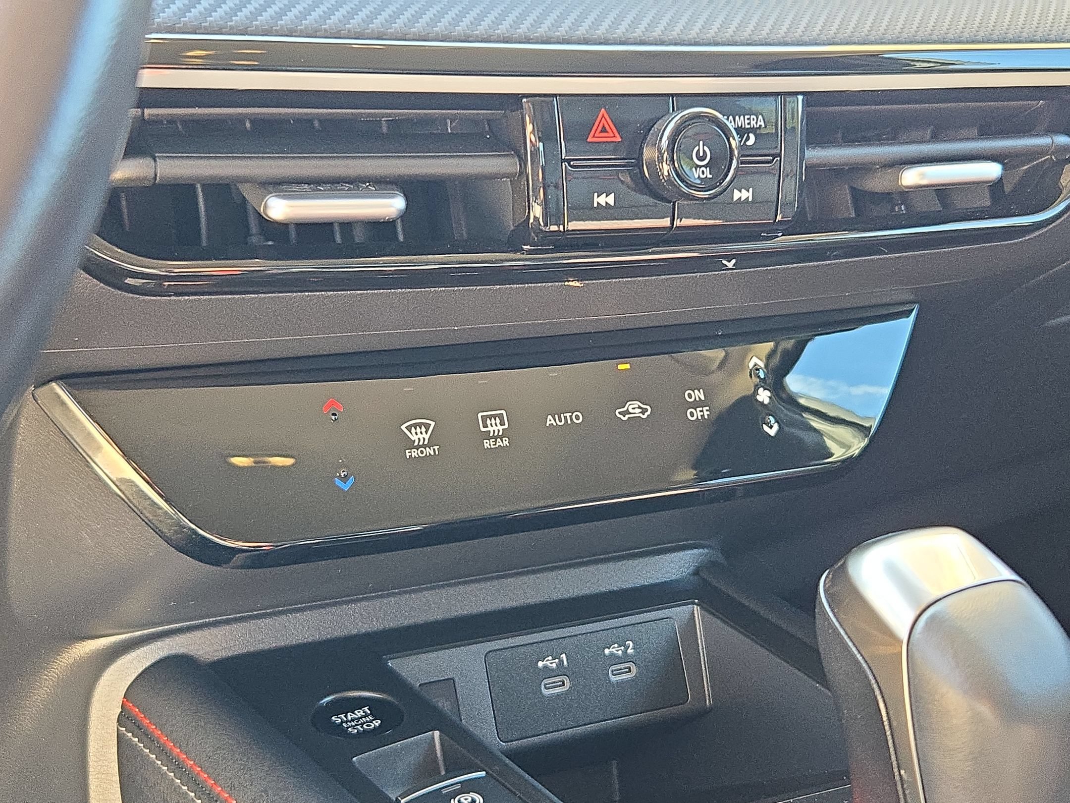 Certified 2025 Nissan Kicks SR FWD image 18