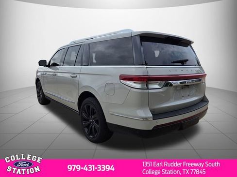 Used 2022 Lincoln Navigator L Reserve RWD image 3
