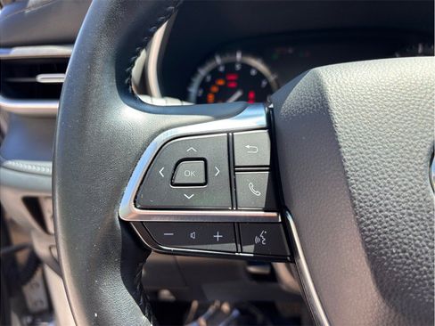 Used 2021 Toyota Highlander XLE AWD/4WD image 24