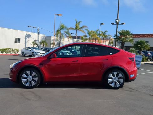 Used 2021 Tesla Model Y Long Range image 9