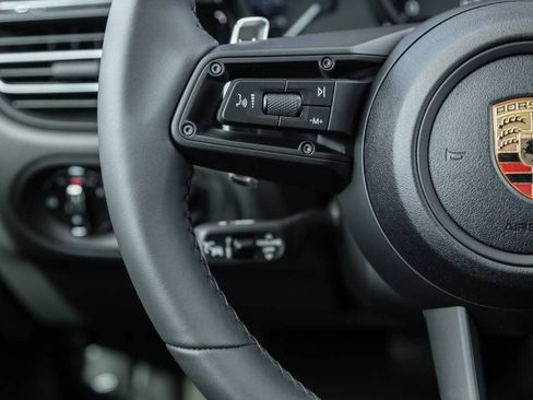 Certified 2025 Porsche Macan Turbo image 15