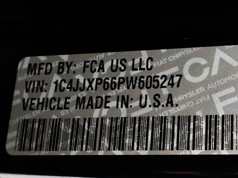Used 2023 Jeep Wrangler Unlimited Sahara w/ Cold Weather Group AWD/4WD image 31