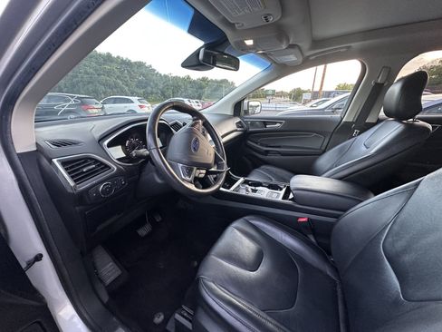 Used 2019 Ford Edge Titanium w/ Cold Weather Package AWD/4WD image 2