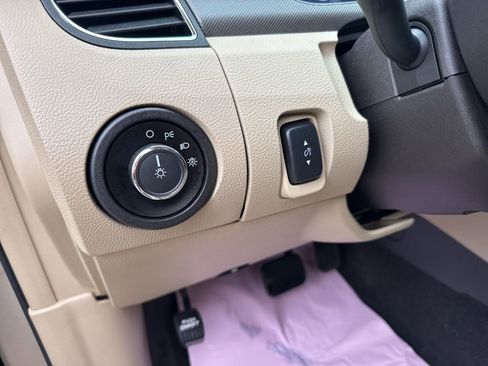 Used 2018 Ford Taurus SE image 23