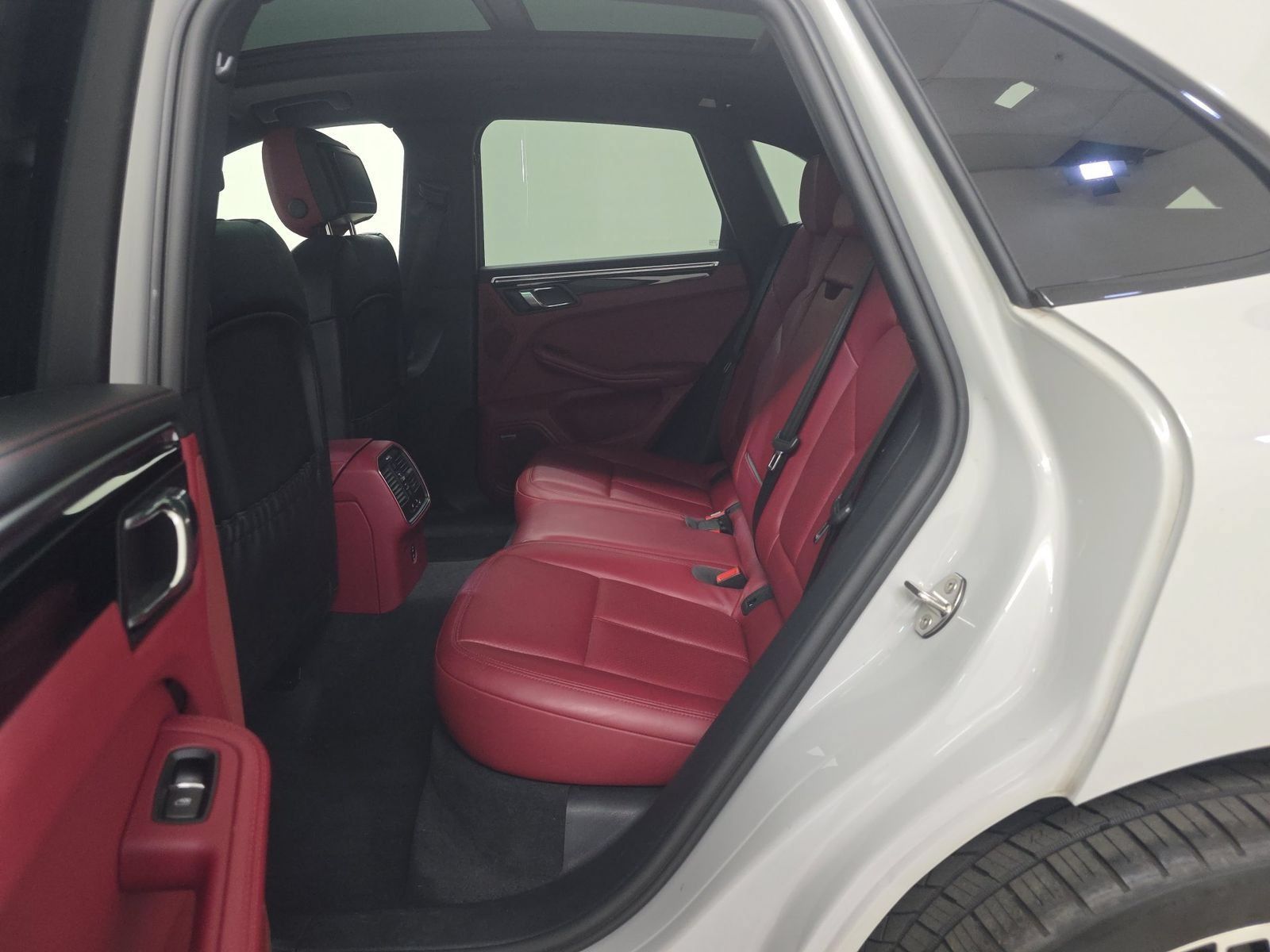 Used 2024 Porsche Macan Turbo w/ Premium Plus Package AWD/4WD image 5