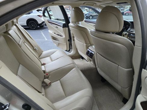 Used 2015 Lexus LS 460 w/ Comfort Package image 21