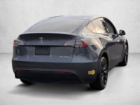 Used 2022 Tesla Model Y Long Range image 5