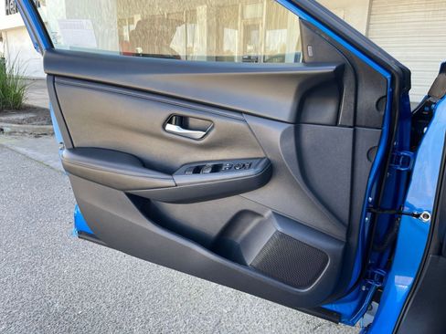 Used 2025 Nissan Sentra SV FWD image 18