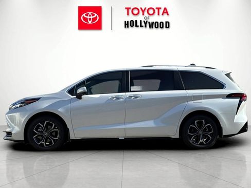 New 2026 Toyota Sienna Platinum AWD/4WD image 9