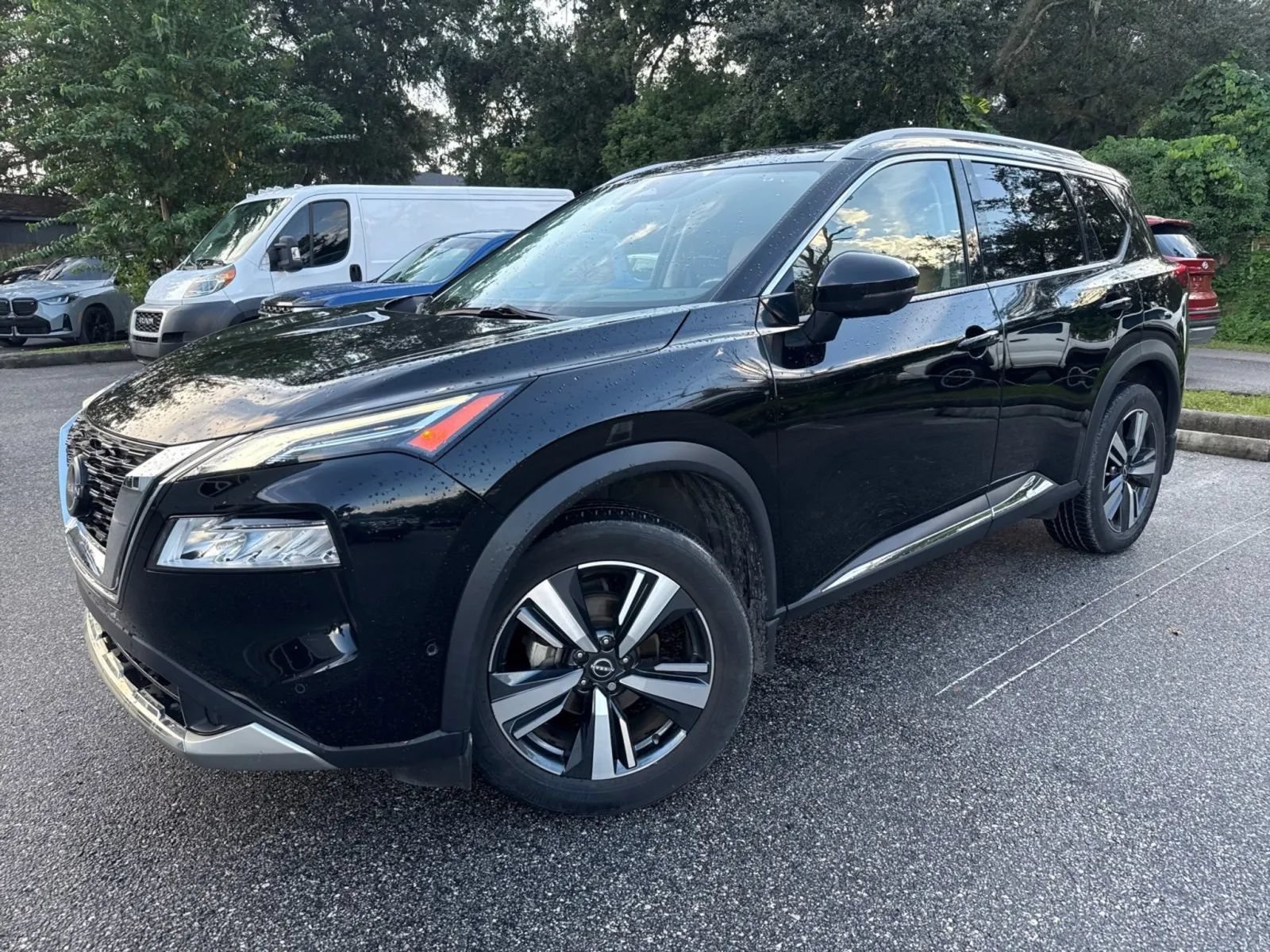 Used 2023 Nissan Rogue Platinum FWD image 3