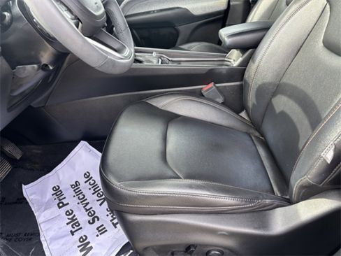 Used 2024 Jeep Compass Latitude image 10