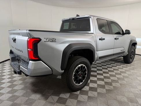 Used 2025 Toyota Tacoma TRD Off-Road AWD/4WD image 9
