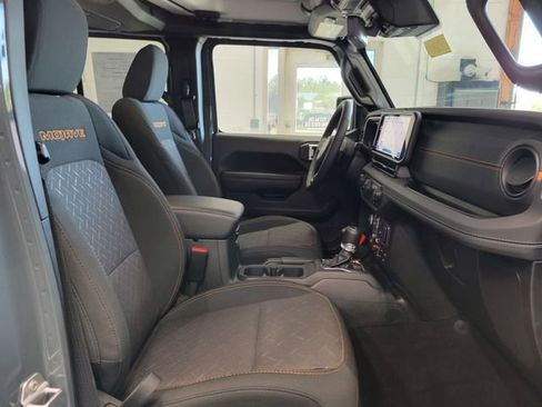 Used 2025 Jeep Gladiator Mojave w/ Safety Group image 22