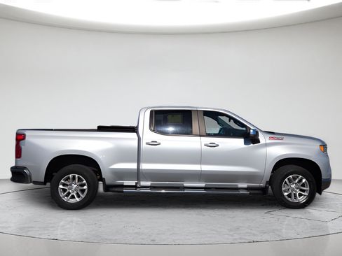 Used 2022 Chevrolet Silverado 1500 LT w/ Z71 Off-Road Package AWD/4WD image 4