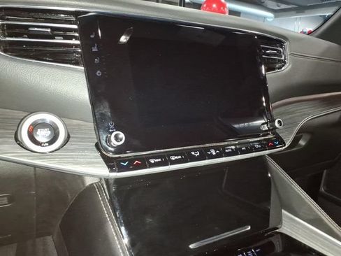 Used 2024 Jeep Wagoneer L Series III w/ Flexible Seating Group AWD/4WD image 14