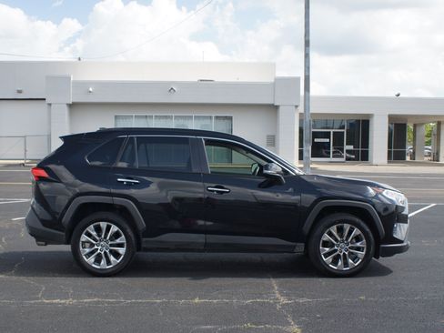 Used 2019 Toyota RAV4 Limited w/ Advanced Technology Package FWD image 22