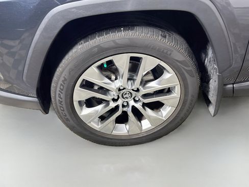 Used 2019 Toyota RAV4 XLE Premium FWD image 14