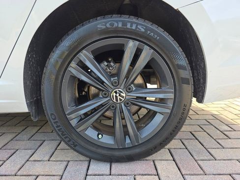 Used 2024 Volkswagen Jetta SE w/ Panoramic Sunroof Package FWD image 19
