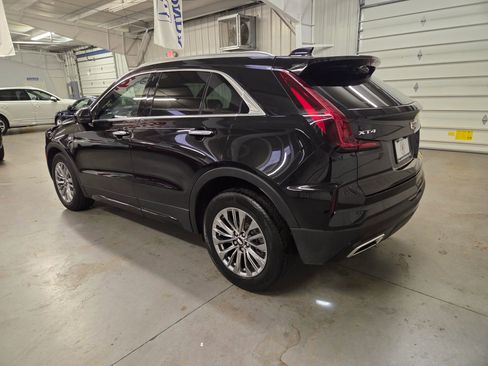 Used 2025 Cadillac XT4 Premium Luxury image 4